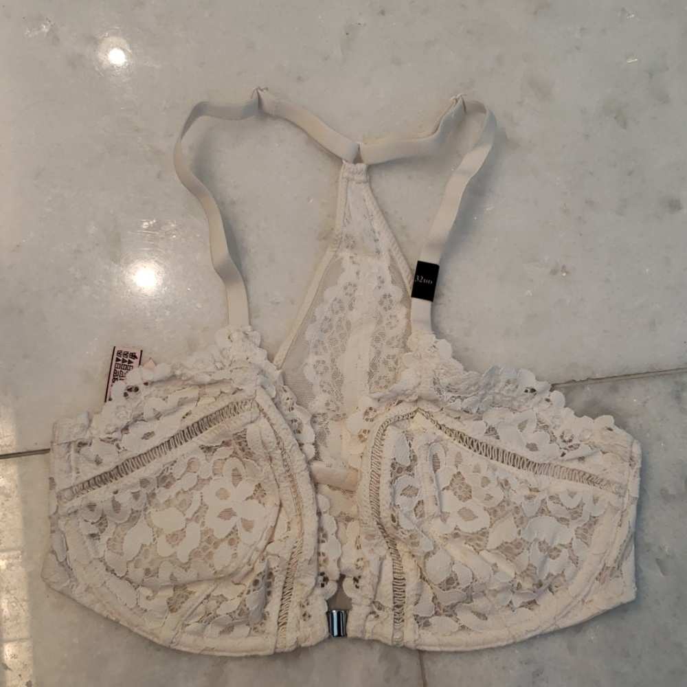 Victoria's secret body by Victoria 32DD